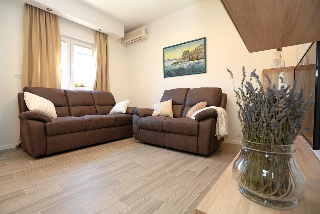 Ferienwohnung Catherine's Garden Šibenik Zimmer foto