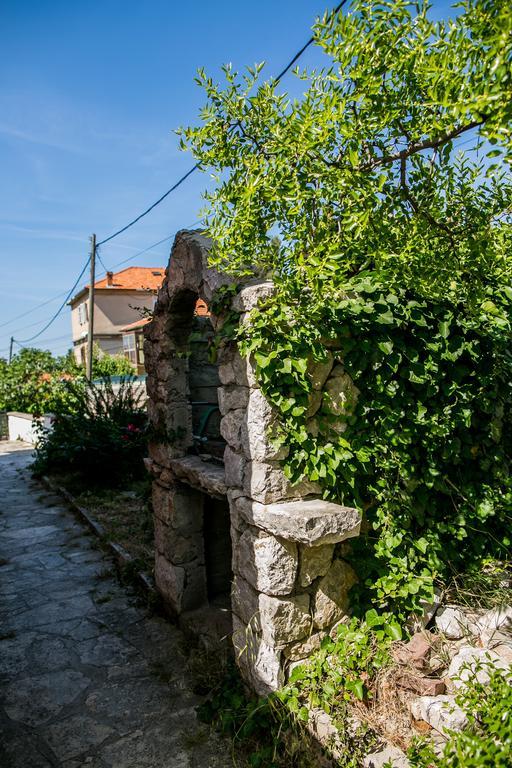 Ferienwohnung Catherine's Garden Šibenik Zimmer foto